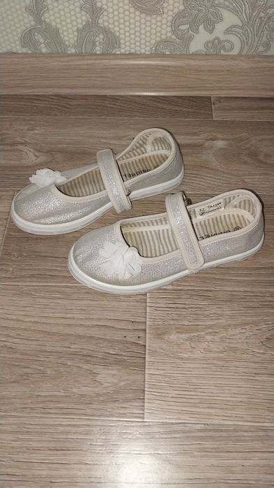 Продам детскую обувь