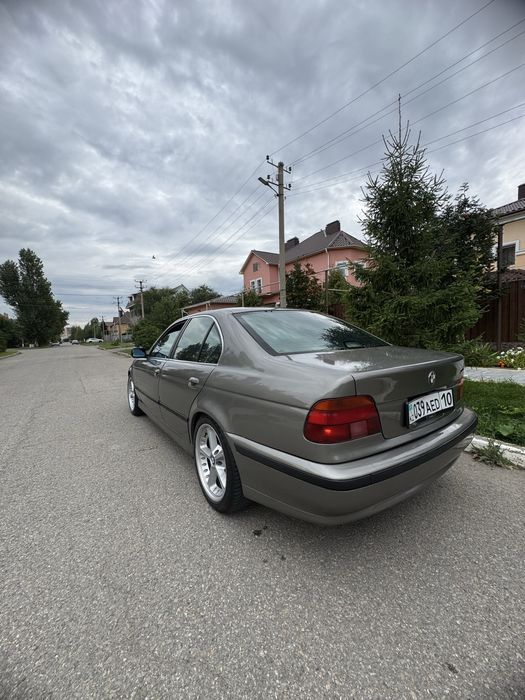 BMW e39 528i живой