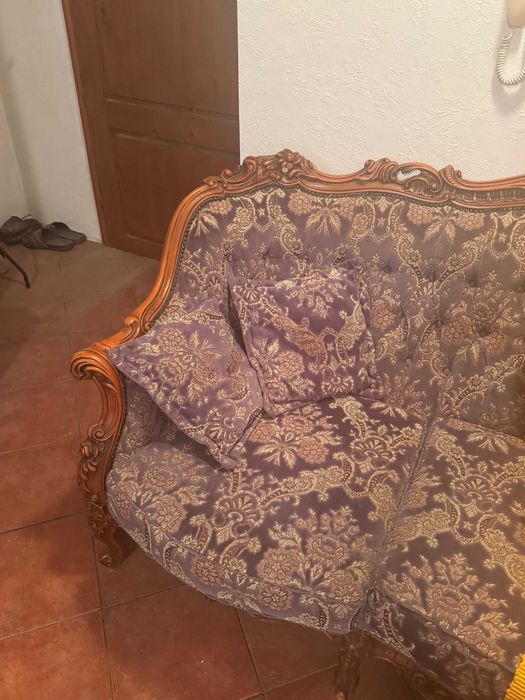 Стари мебели, запазени и готови за употреба