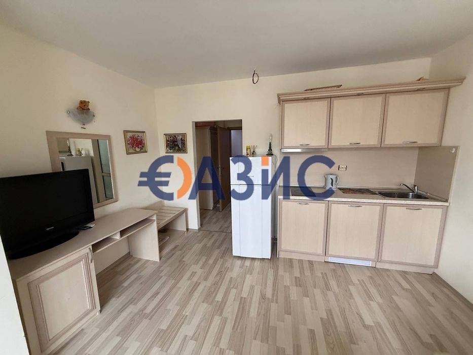 Продава се Двустаен апартамент в к.к. Слънчев бряг - 62 кв.м за 1128 €/кв.м - Снимка #2