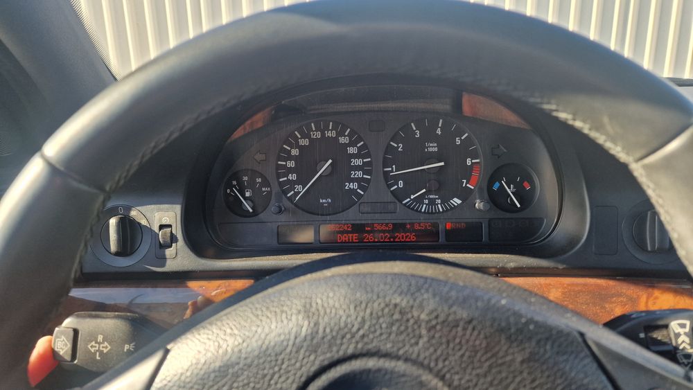 BMW seria 5  E39 528i individual