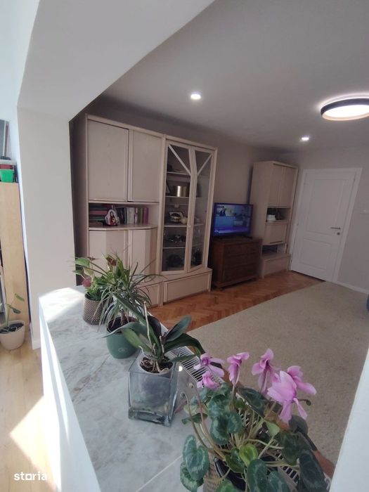 Apartament 4 camere 95 mp Central bloc anvelopat, finisat, mobilat