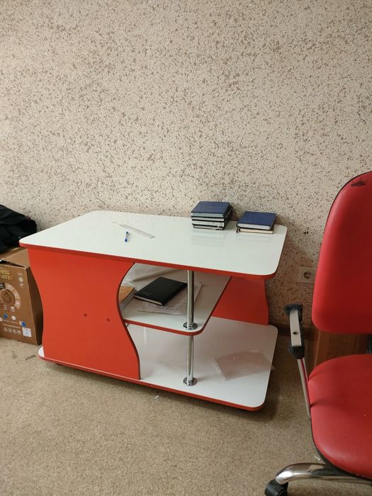 Офисная мебель стол стулья