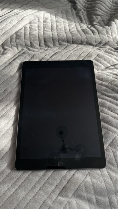Продаю IPad 9 поколения