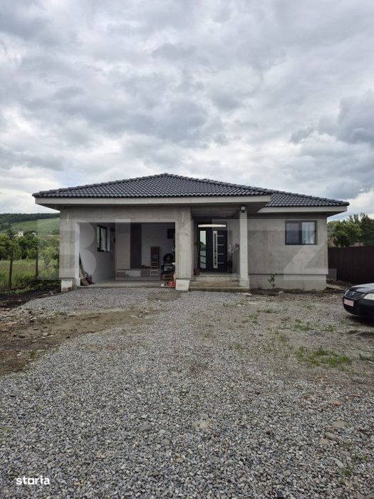 Casa noua cu 4 camere de vanzare in Ernei, 14 ari teren!