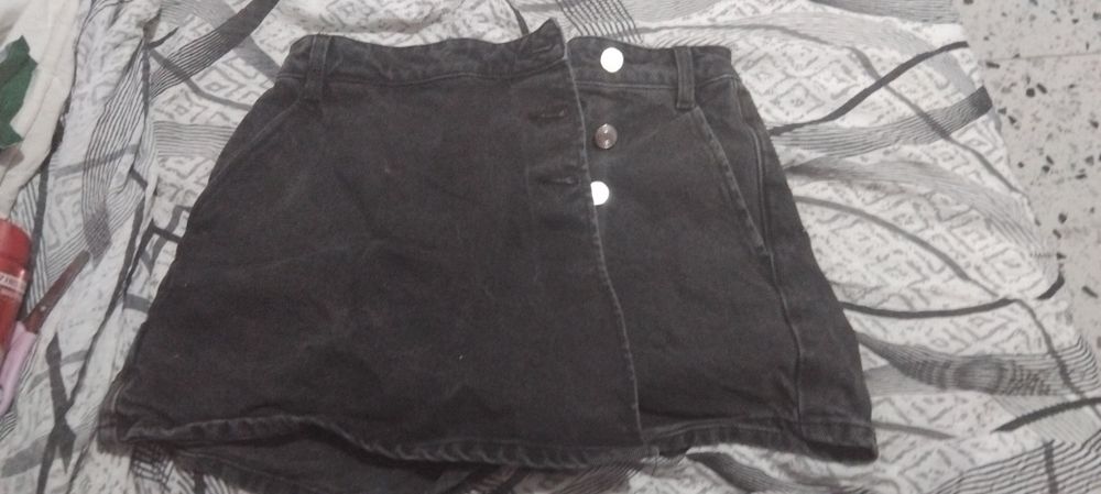 Pantaloni scurți din blug negri, talie înaltă
