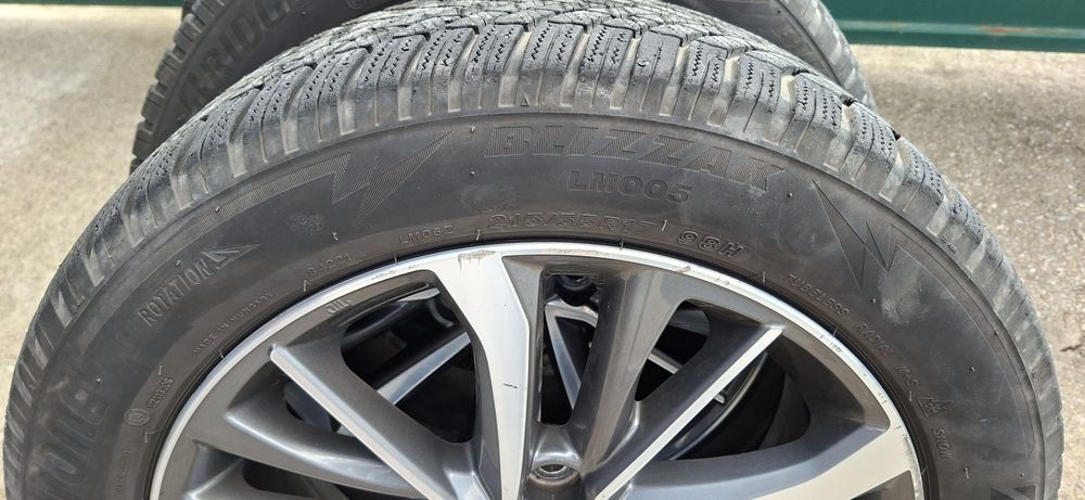 Гуми Зимни 215/55/17 Bridgestone Blizzak 4бр.