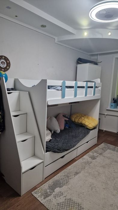 Продам двух этажную кровать