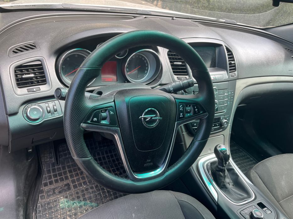 Mașina Opel Insignia