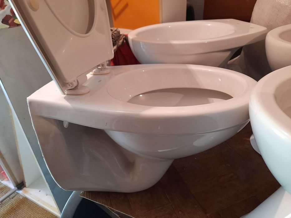 Тоалетни чинии  долно от. и за вграждане  бели, мивки различни