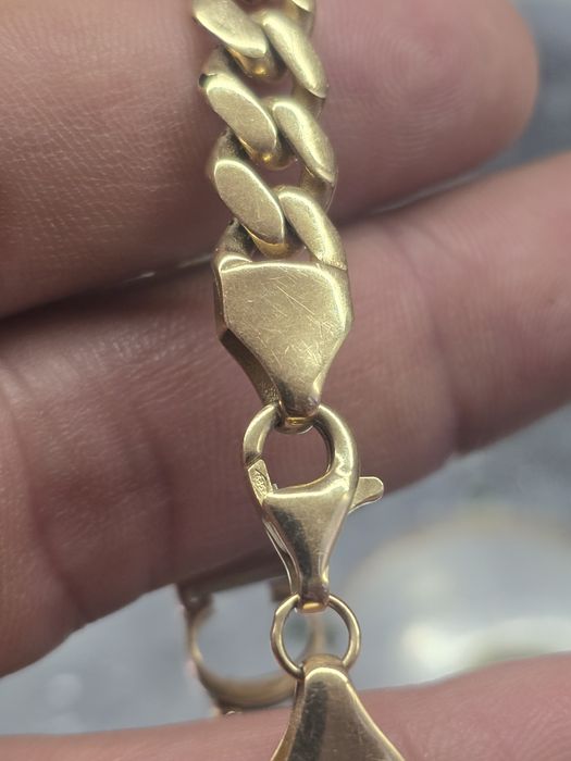 Золотой женский браслет.