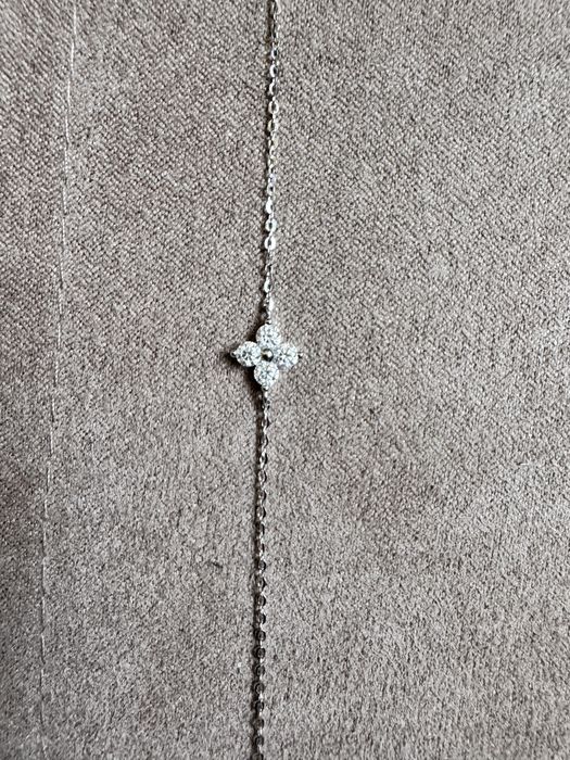 Сребърна гривна с кръстче или детелина с мойсанити (блясък на диамант)