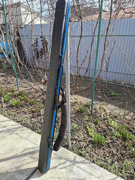 Husa rigida pentru lansete pescuit.