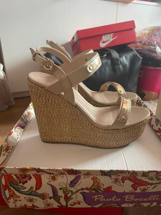 Летни сандали с платформа