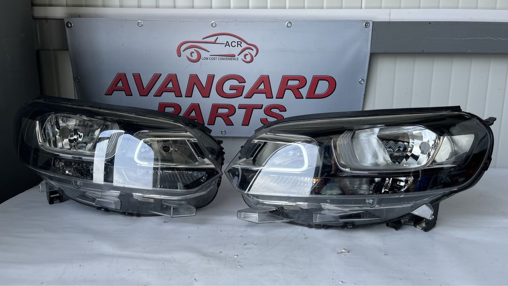 2 комплекта ляв и десен фар Citroen Jumpy 2016-2023