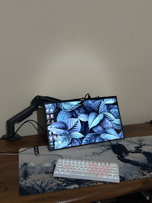 продаеться монитор комплект