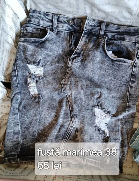 Vând haine aproape noi la pret bun