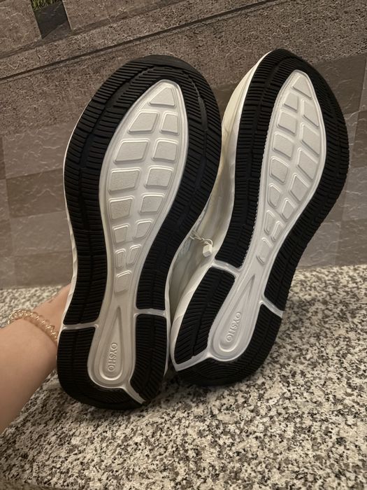 Кроссовки Oysho 40-41 размер