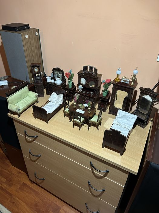 Mobilier in miniatura vechi 80-100 ani