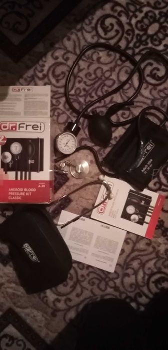 Тонометр рабочий, можно на запчасти, нужно поменять трубки