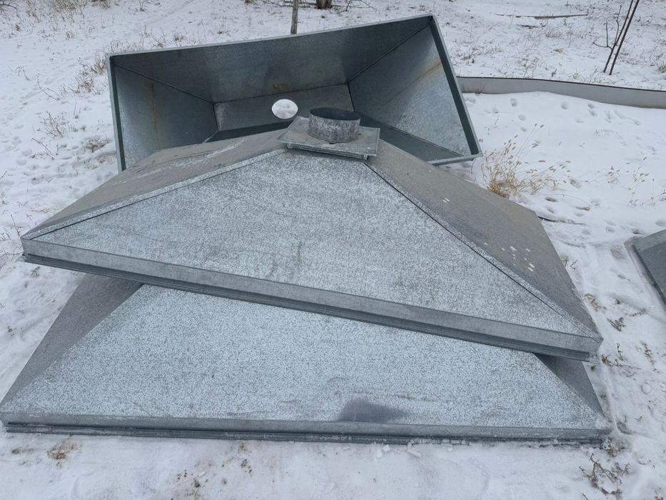 Зонты вытяжки, лабораторные, б/у.