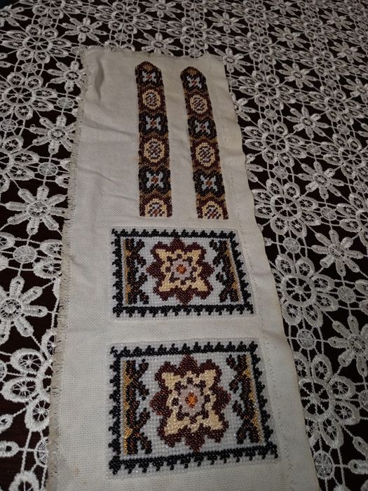 Vand curea cusuta cu margele pretioase