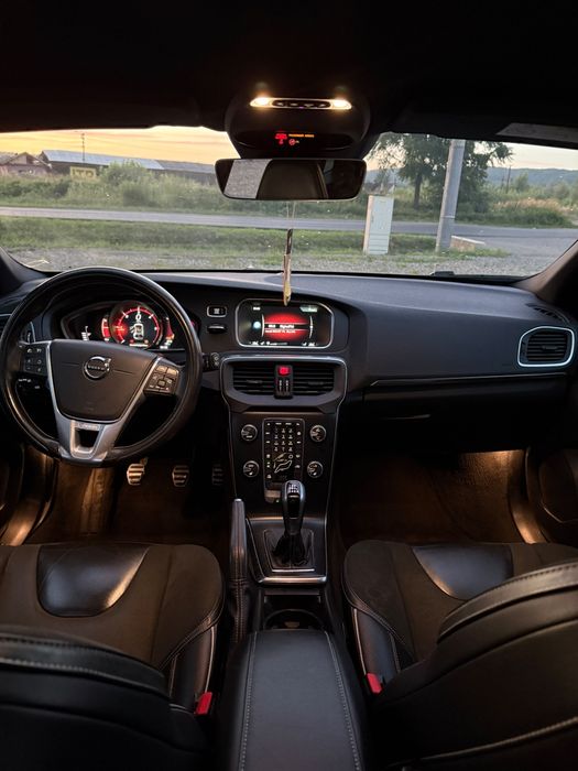 Volvo V40 D3 2.0 Diesel 150 CP | 2017 | 103.000 km | Foarte bine întreținut