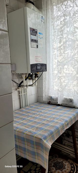 Inchirez apartament cu doua camere decomandat etaj 2 micro 21