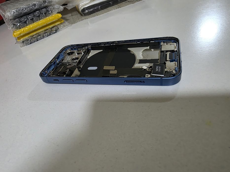 Carcasa originala iphone 13 mini impecabila.