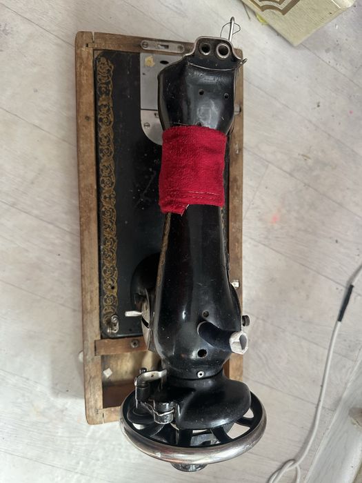 Продам швейную машину.