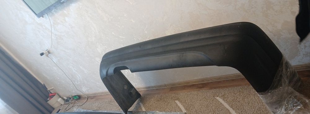 Продам бампер на мерседс 210