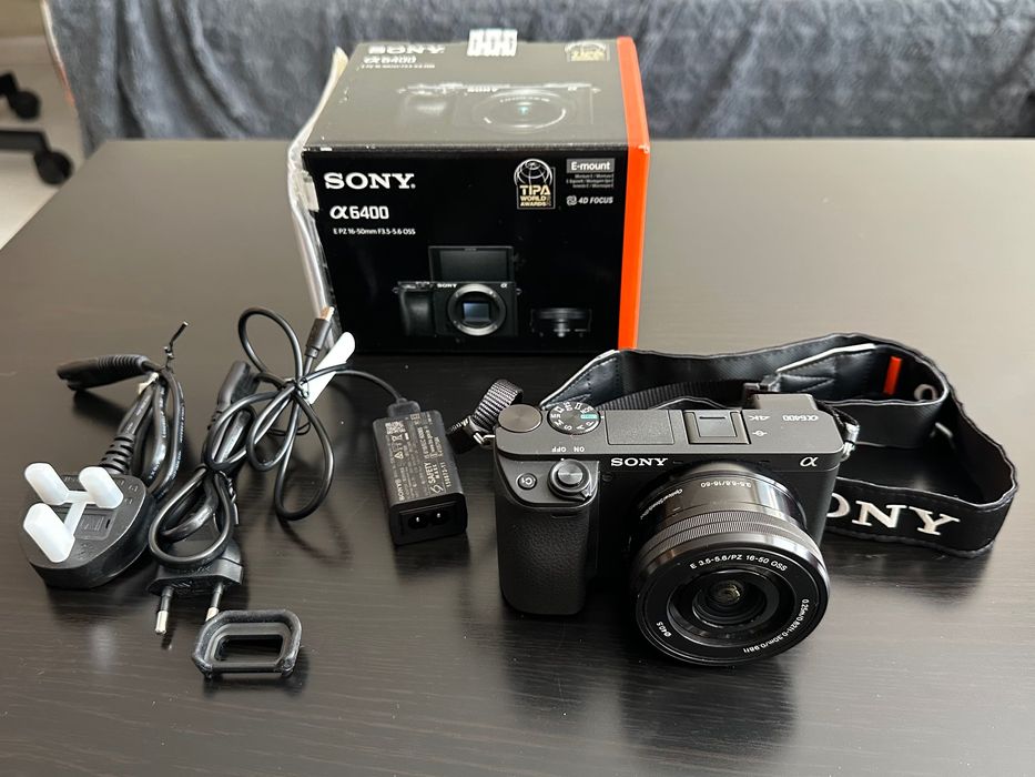 Sony A6400 + 16-50mm обектив – Отлично състояние