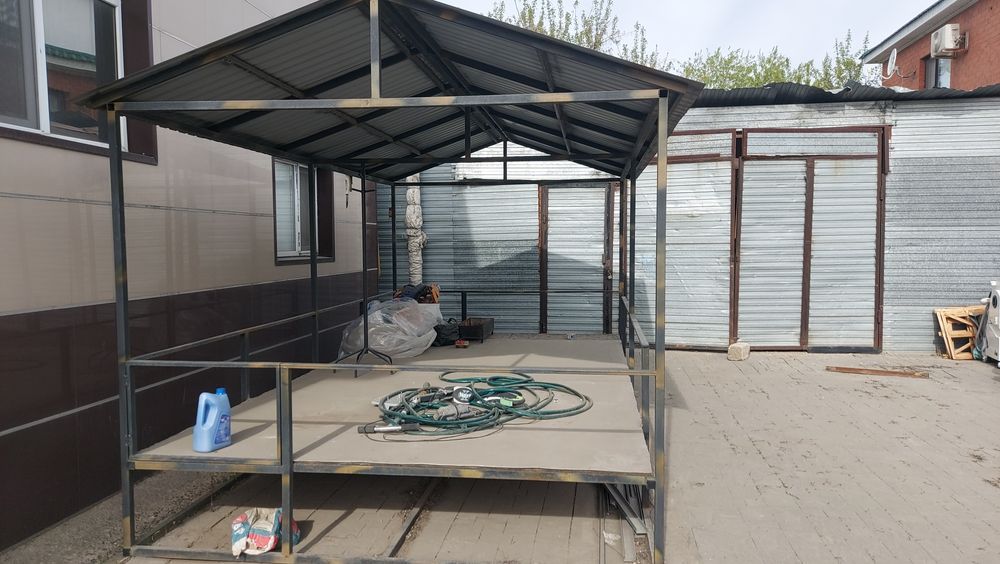 Продам топчан с навесом 2.5×5 м