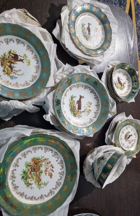 Чайный и столовый сервиз 'Царская охота "