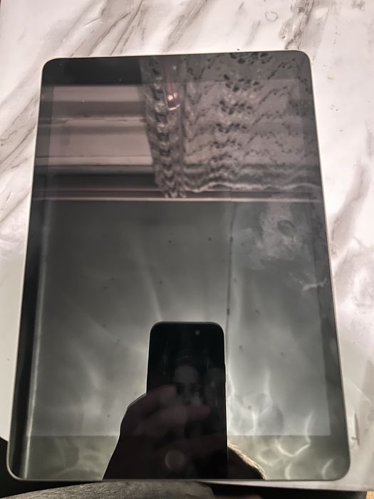 Продам айпад 9 го поколения . СРОЧНО!