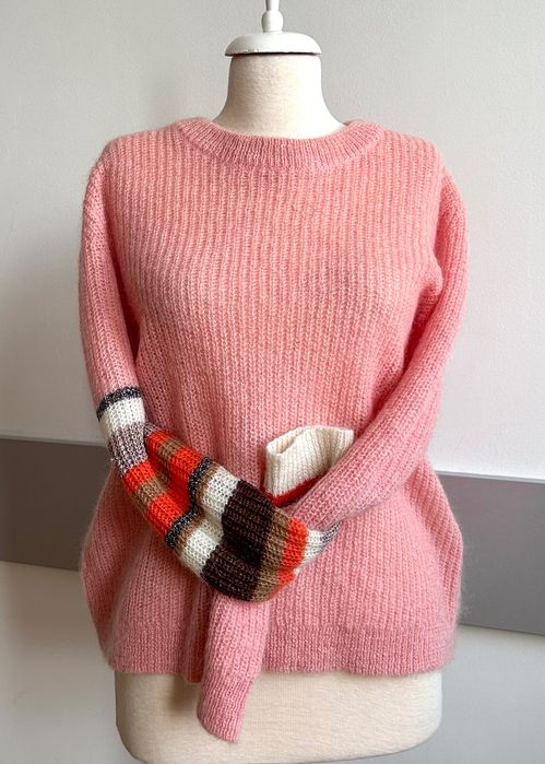 Munthe топъл мек светло роза пуловер