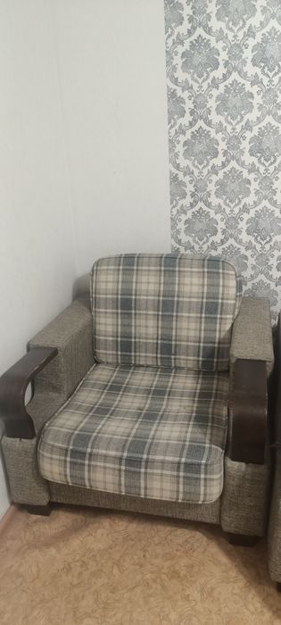 Продам 2 кресла и  диван