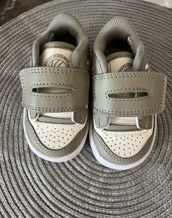 Vând Adidasi Adidas