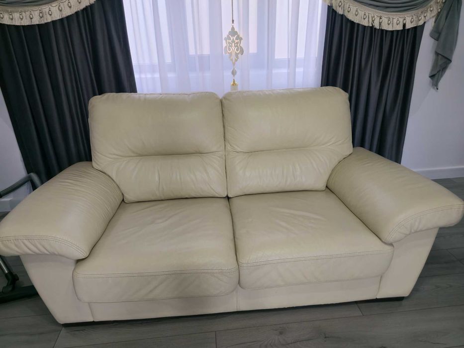 Canapea piele in stare f buna