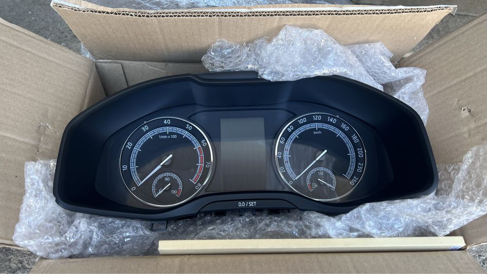 Продам щиток приборов Skoda