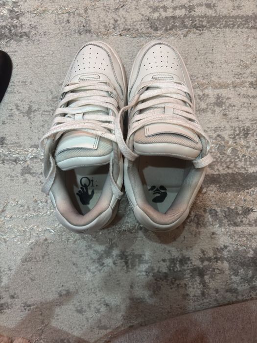 Vand off white out of office