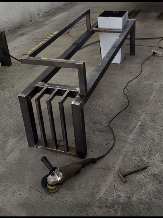 Стойки за маси и пейки