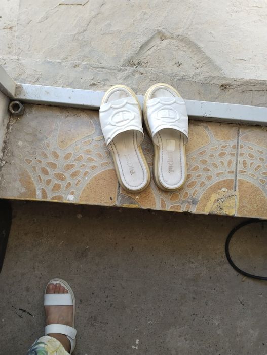 Шле́пки шлёпки шлёпки