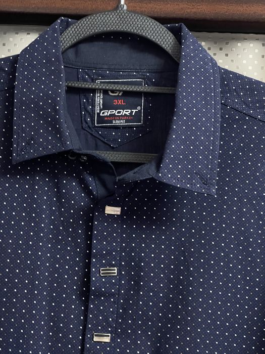 Camasa bleumarin cu buline albe - noua, fara eticheta