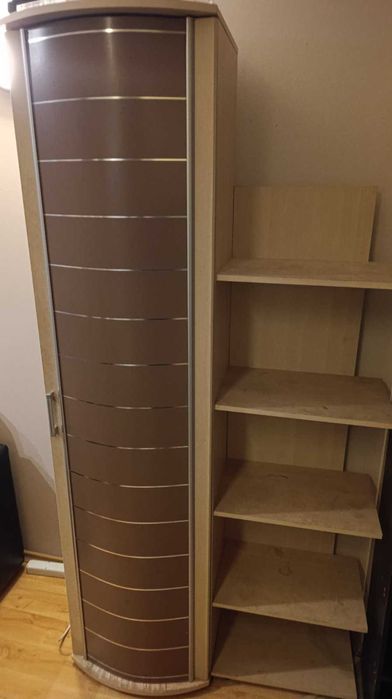 Холна секция, трапезна маса със столове и диван