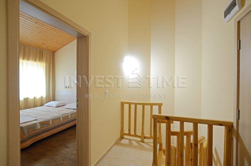 Голям тристаен апартамент в центъра на с. Кранево