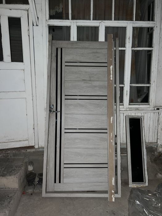 Eshik srochna sotiladi