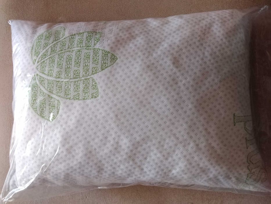 Пет чисто нови дебели възглавници и четири ниски възглавници 55/35 см