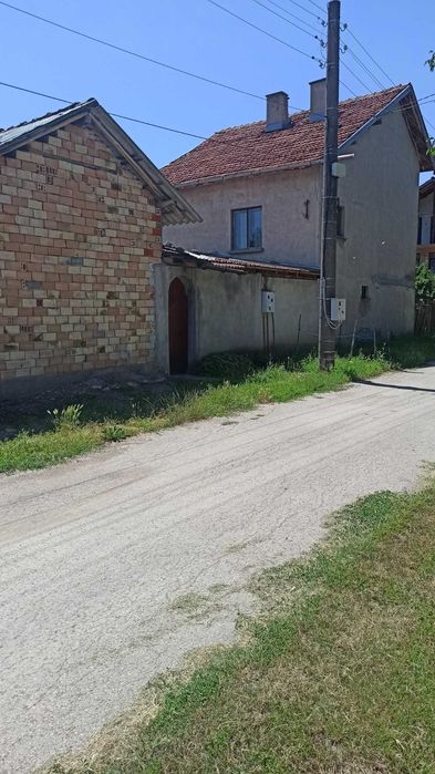 Продавам масивна къща в с.Ушинци