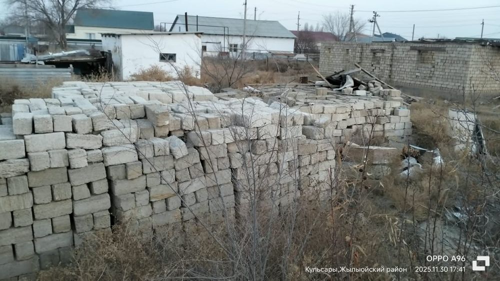 Мешіт ауылынан 2 Жер сатылады стройкасымен